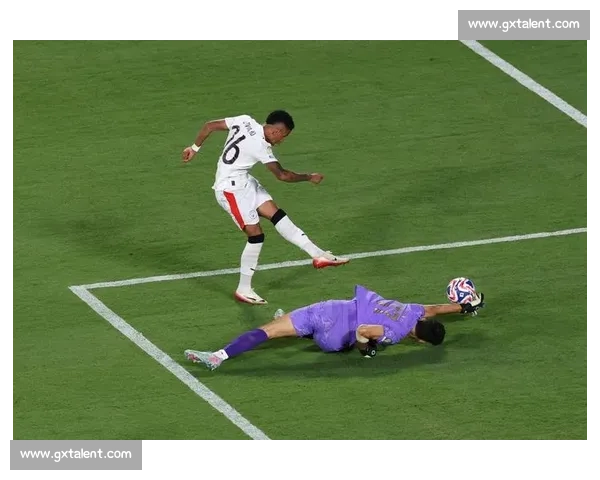 早报：世俱杯豪门突围战陷困境，冷门频现晋级迷雾重重