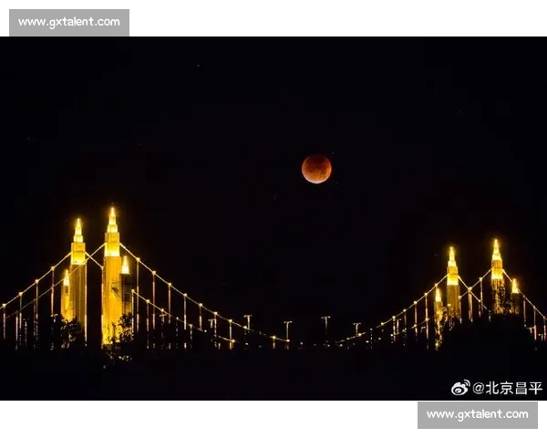 当月影遮尽天宇辉光人类共同见证震撼心灵的月全食奇观