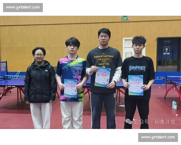 汗水化作奖杯，乒乓球颁奖礼书写奋斗诗篇