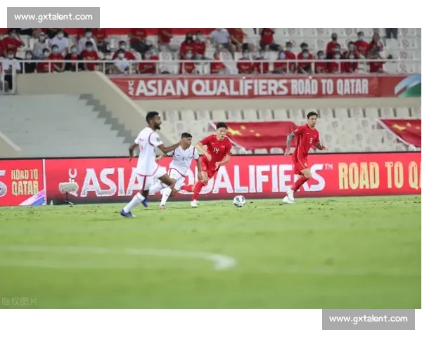 球迷怒吼！马竞主场气氛火爆，为球队加油！