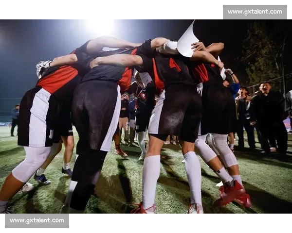 绿茵场上的英雄赞歌！橄榄球颁奖礼，感恩与祝福